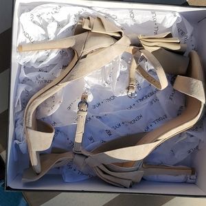 New Kendall and Kylie "Eve" Pumps